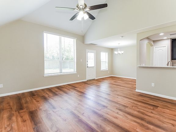 4th image of 251 Sea Breeze Dr