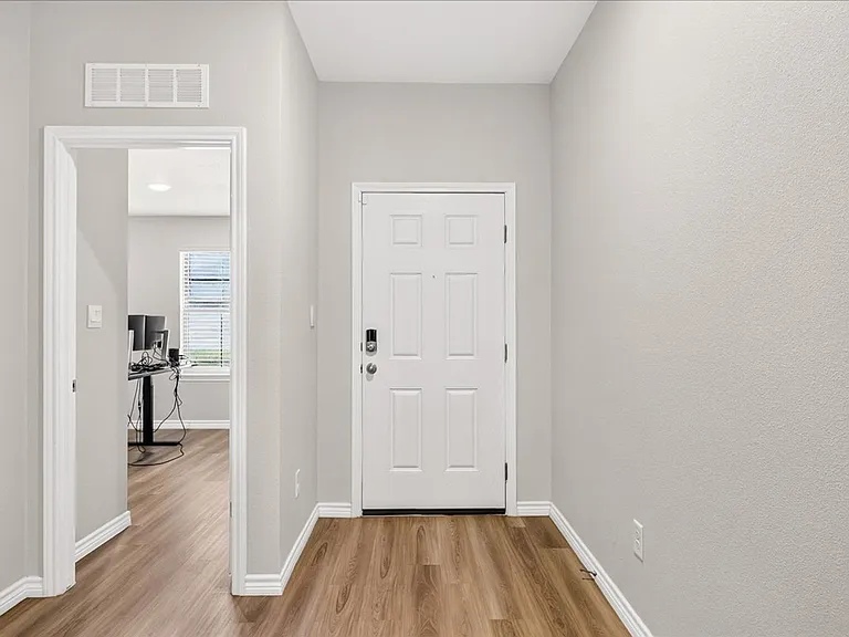 1638 Comfy Way — Photo 3