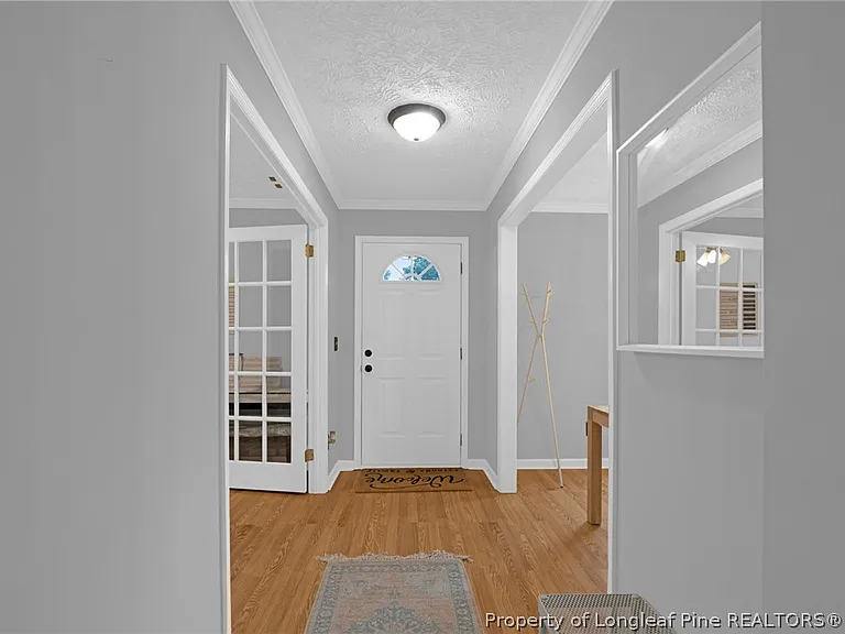 1928 Daphne Cir — Photo 3