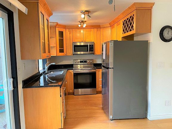 4th image of 3923 148th Ave NE APT A