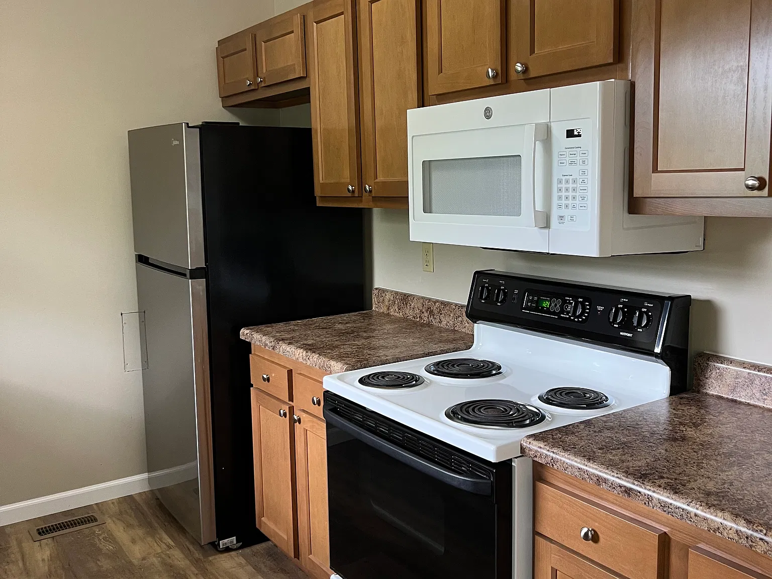 3 bed, 1.5 bath, 1100 sqft, $1,300 — Photo 4