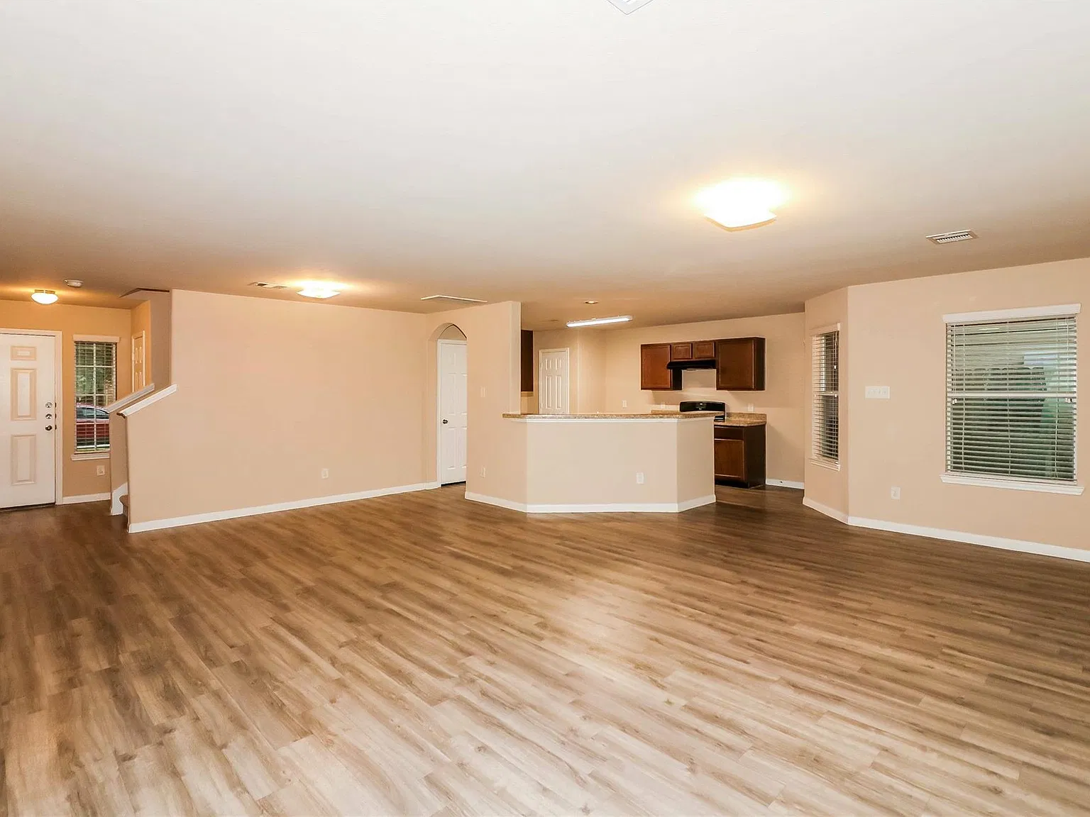 3 bed, 2.5 bath, 1777 sqft, $1,995 — Photo 4