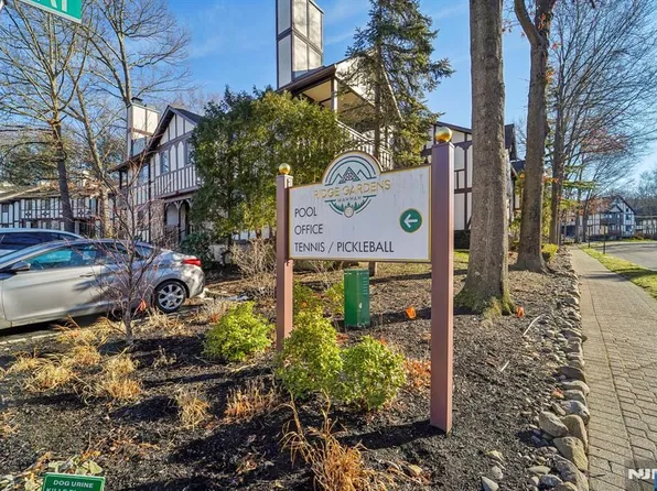 2007 Hawthorne Ln #2007, Mahwah, NJ 07430