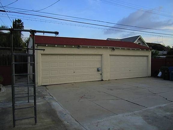 4th image of 1438 S Stanley Ave