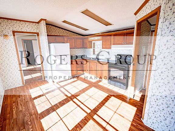 3rd image of 242 Hidden Lake Ln