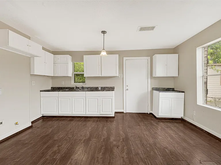 7526 Bywood St — Photo 7