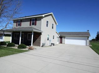 123 E Margaret St, Earlville, IA 52041