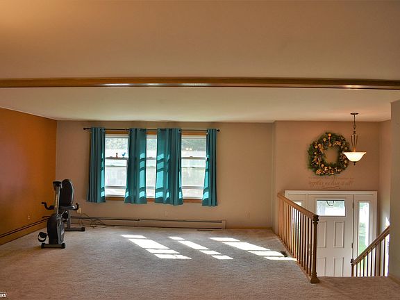3rd image of 1608 Crescent Dr