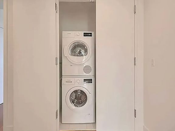 4th image of 237 11th St APT 2J
