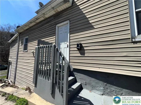 313 Main St #1, Slatington, PA 18080