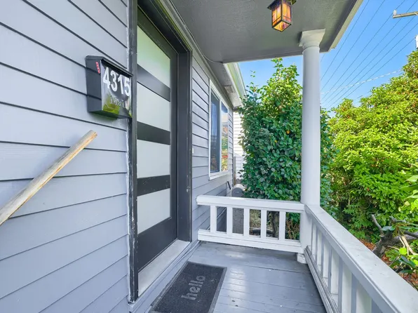 4315 5th Ave NE, Seattle, WA 98105