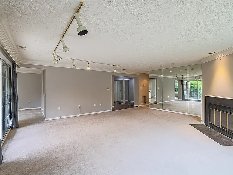7 Pipe Hill Ct #B — Photo 5