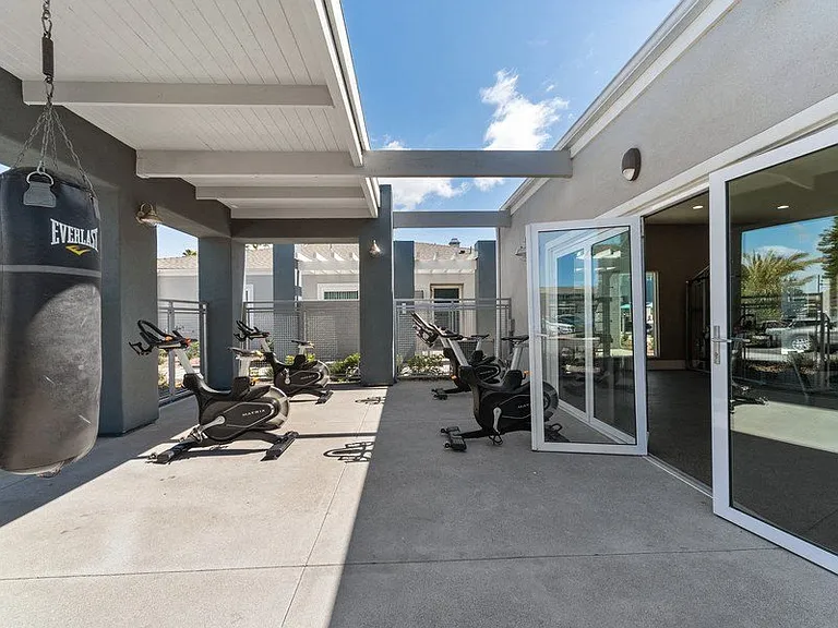 Pointe Luxe Apartment Homes — Photo 18