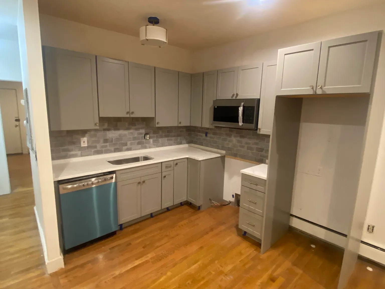 2 bed, 880 sqft, $4,000 — Photo 3