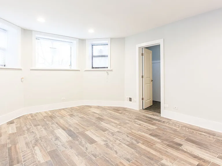 2922 W Logan Blvd — Photo 13