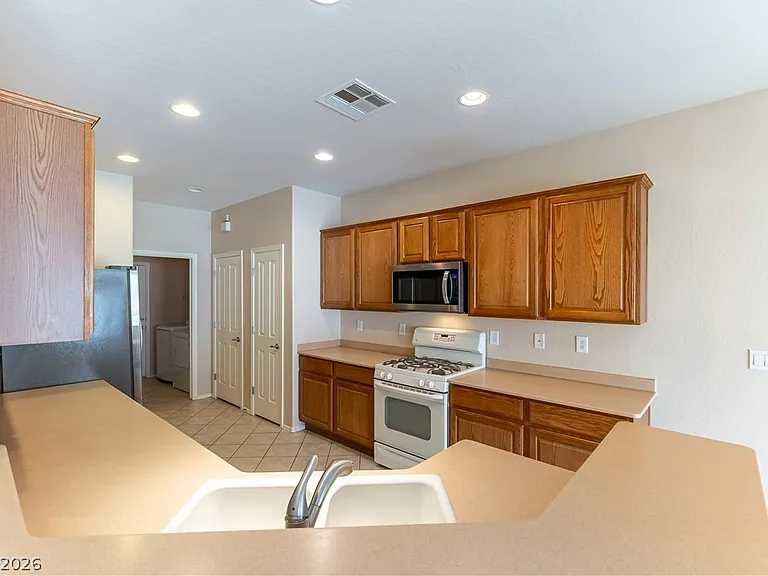 2362 Ecliptic St — Photo 4