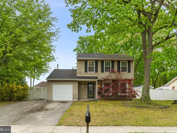 156 Saint Moritz Dr, Sicklerville, NJ 08081
