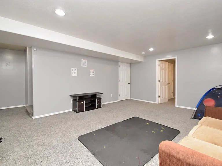 1555 Wynview Ln — Photo 25