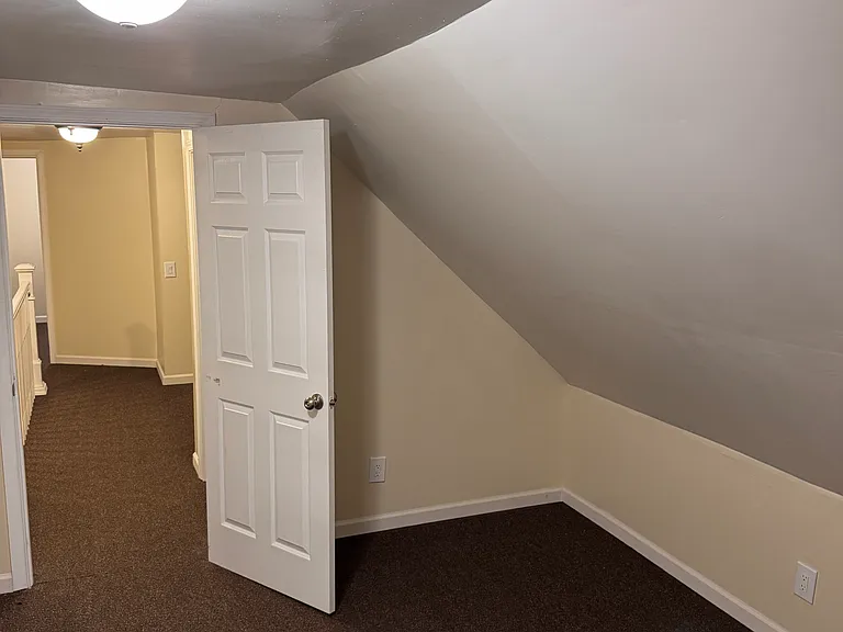 742 Charlotte St — Photo 24