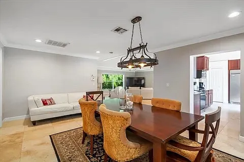 527 E Causeway Blvd — Photo 7