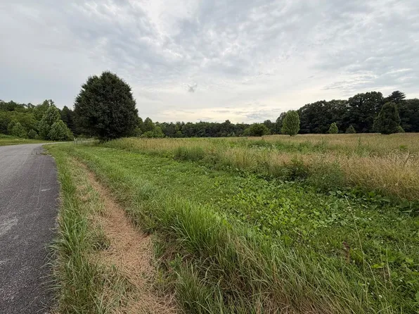 Tyler Trl, Jamestown, TN 38556