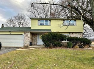 7570 Foxglove Pl #1, Macungie, PA 18062