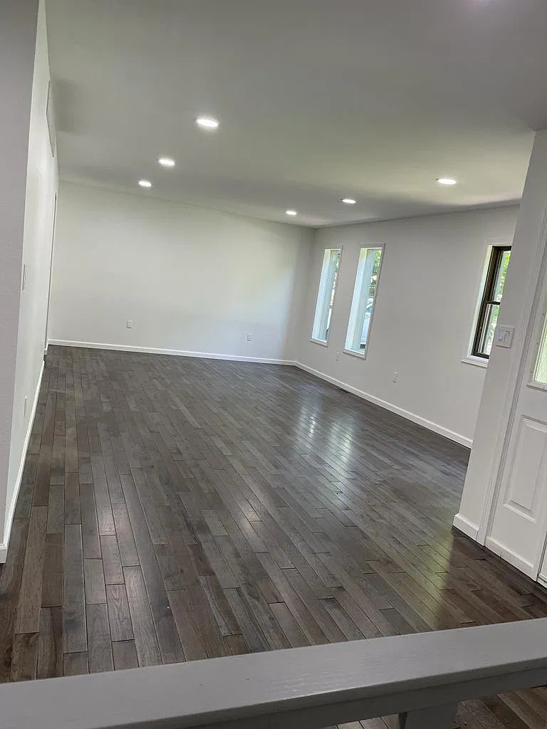 5 bed, 3600 sqft, $3,200 — Photo 4