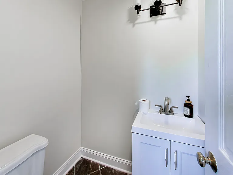 1526 Carrol Ct — Photo 10