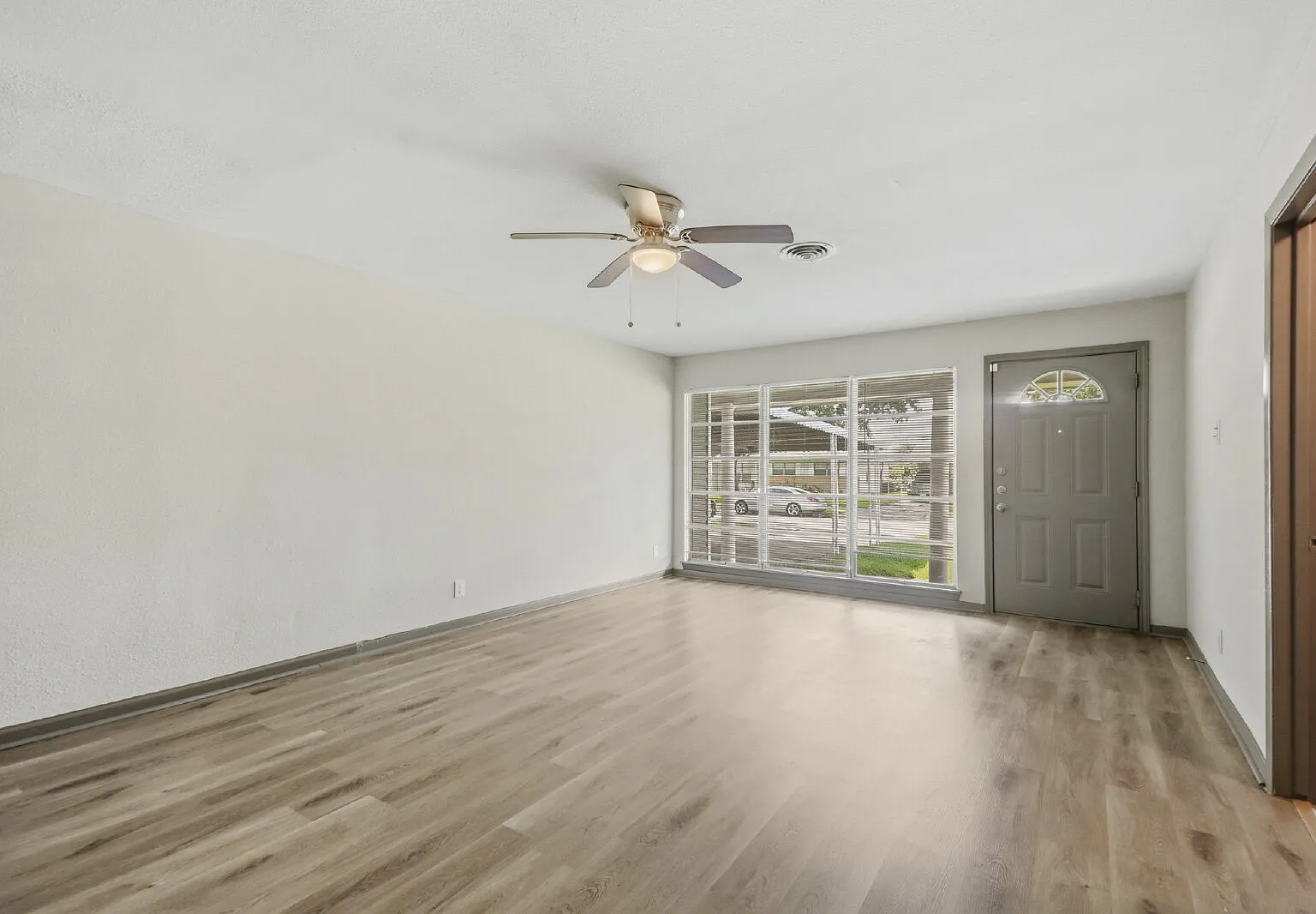 4 bed, 2.0 bath, 1579 sqft, $1,795 — Photo 2