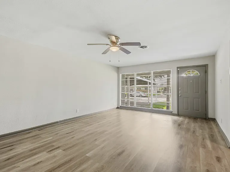 5413 Vae Dr — Photo 2