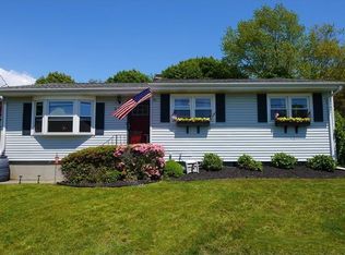 352 Mail Coach Rd, Portsmouth, RI 02871