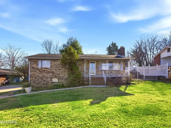 2405 Huckleberry Dr, Louisville, TN 37777