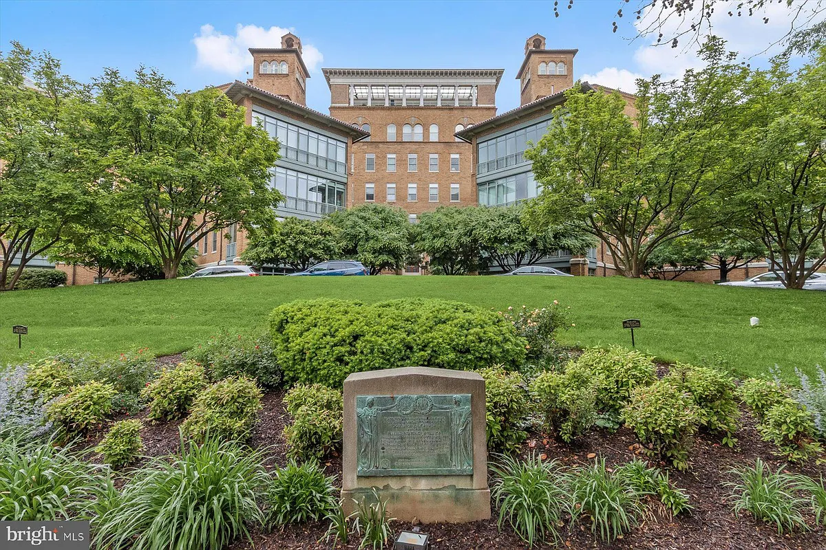Building Photo - 2425 L St NW #736