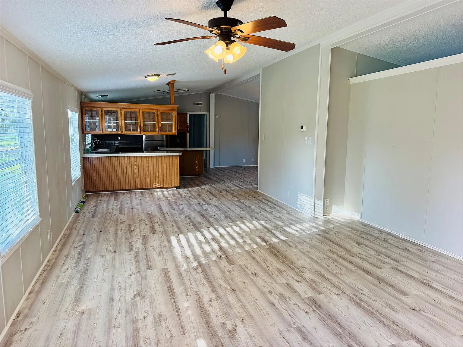 3 bed, 2.0 bath, 1904 sqft, $1,550 — Photo 2