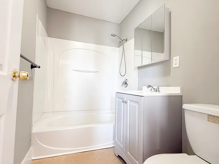 402 Auburn St #1F — Photo 5