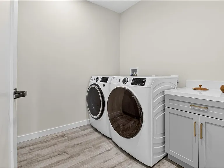 Coastal Senior Residences at The Park Lane — Photo 17