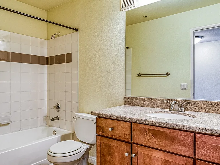 Borgata Condominiums — Photo 17