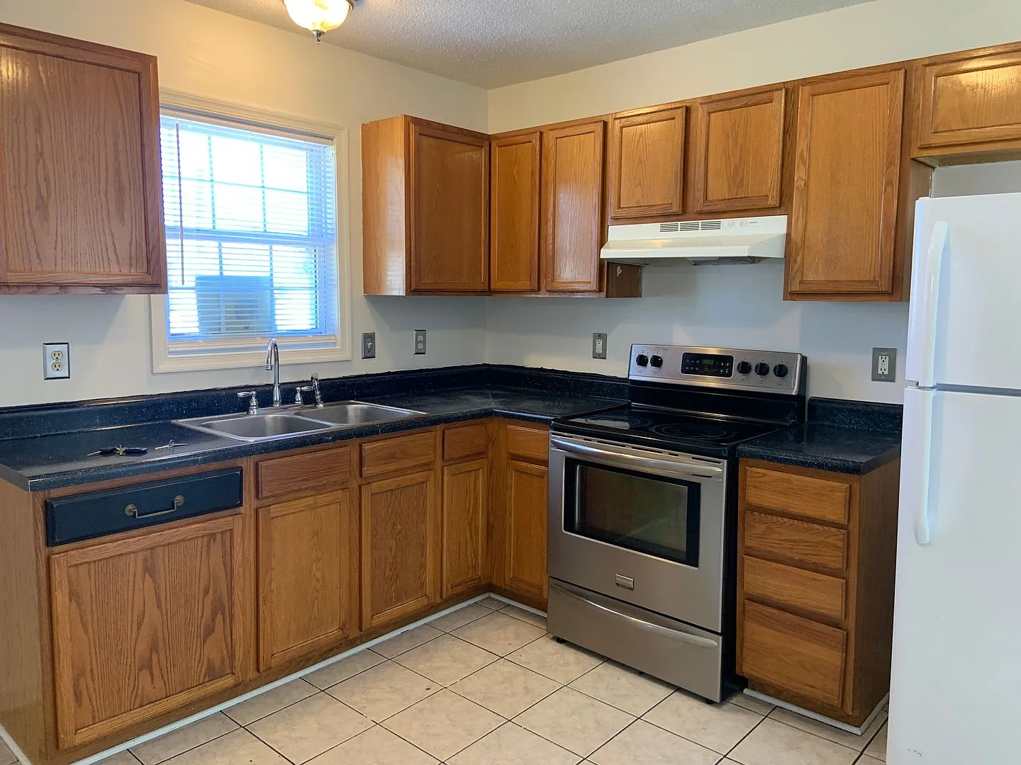 4 Bedroom Home close to HWY 421 & I40 — Photo 4