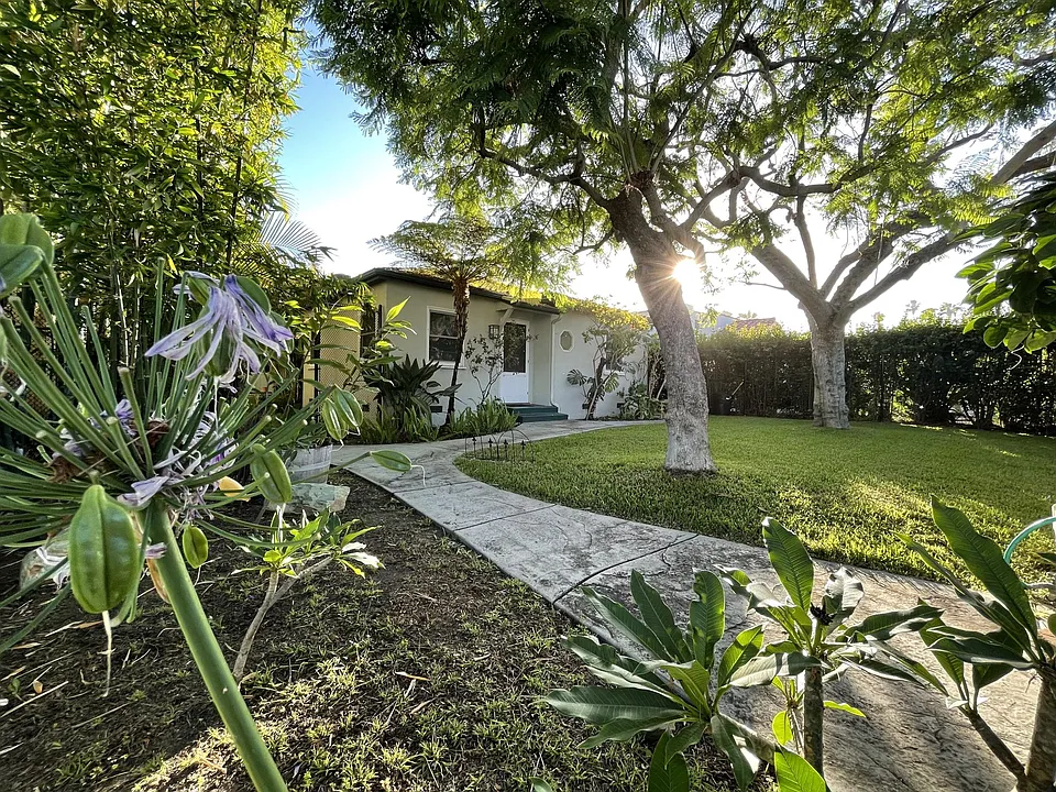1453 Centinela Ave