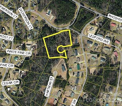 2nd image of 1976 Fox Ridge Dr