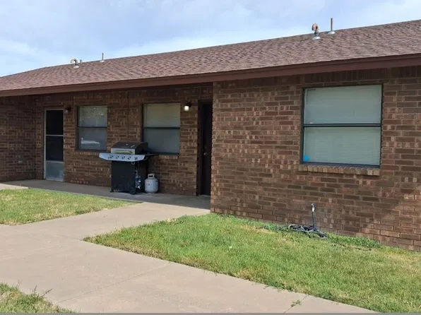 917 W 15th Ln, Portales, NM 88130