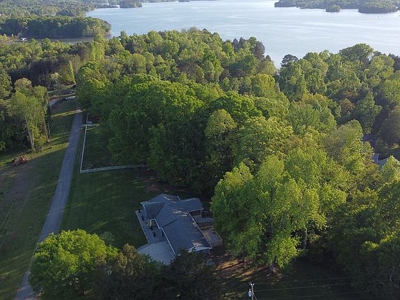 5th image of 104 Cedar Point Dr