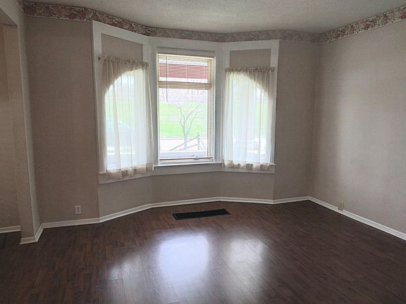 Living room bay windows