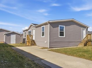 1935 Juneau Ct, Hartland, MI