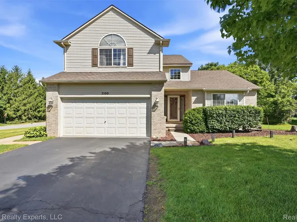 2100 Ore Creek Ln, Brighton, MI 48114