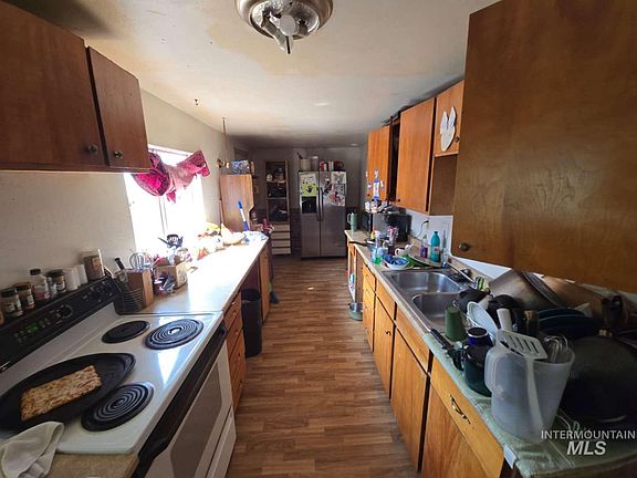 3rd image of 1495 W 7th St