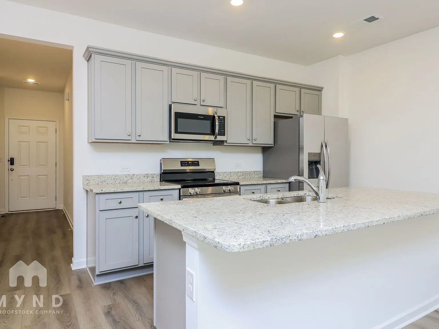 3 bed, 2.5 bath, 1552 sqft, $1,985 — Photo 3