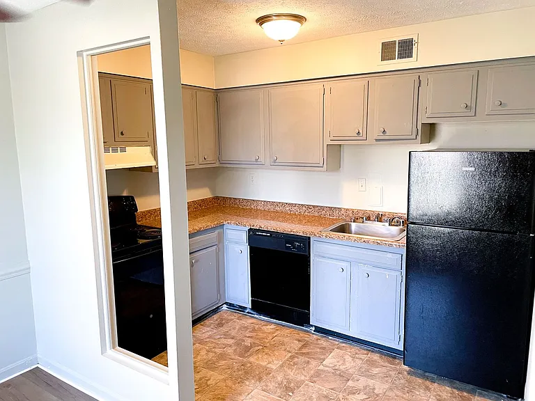 4800 Southern Parkway/602 & 604 Bluegrass Pkwy — Photo 10