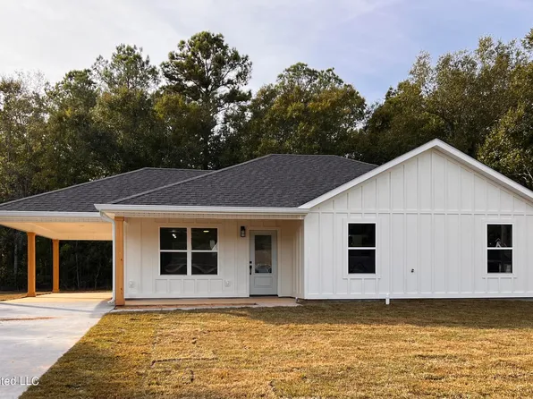 1521 Margie St, Waveland, MS 39576
