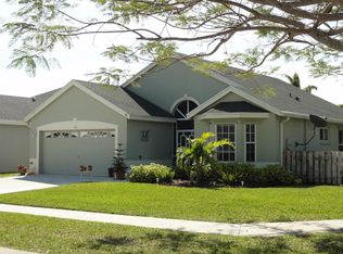 100 Saddle Trl, Royal Palm Beach, FL 33411